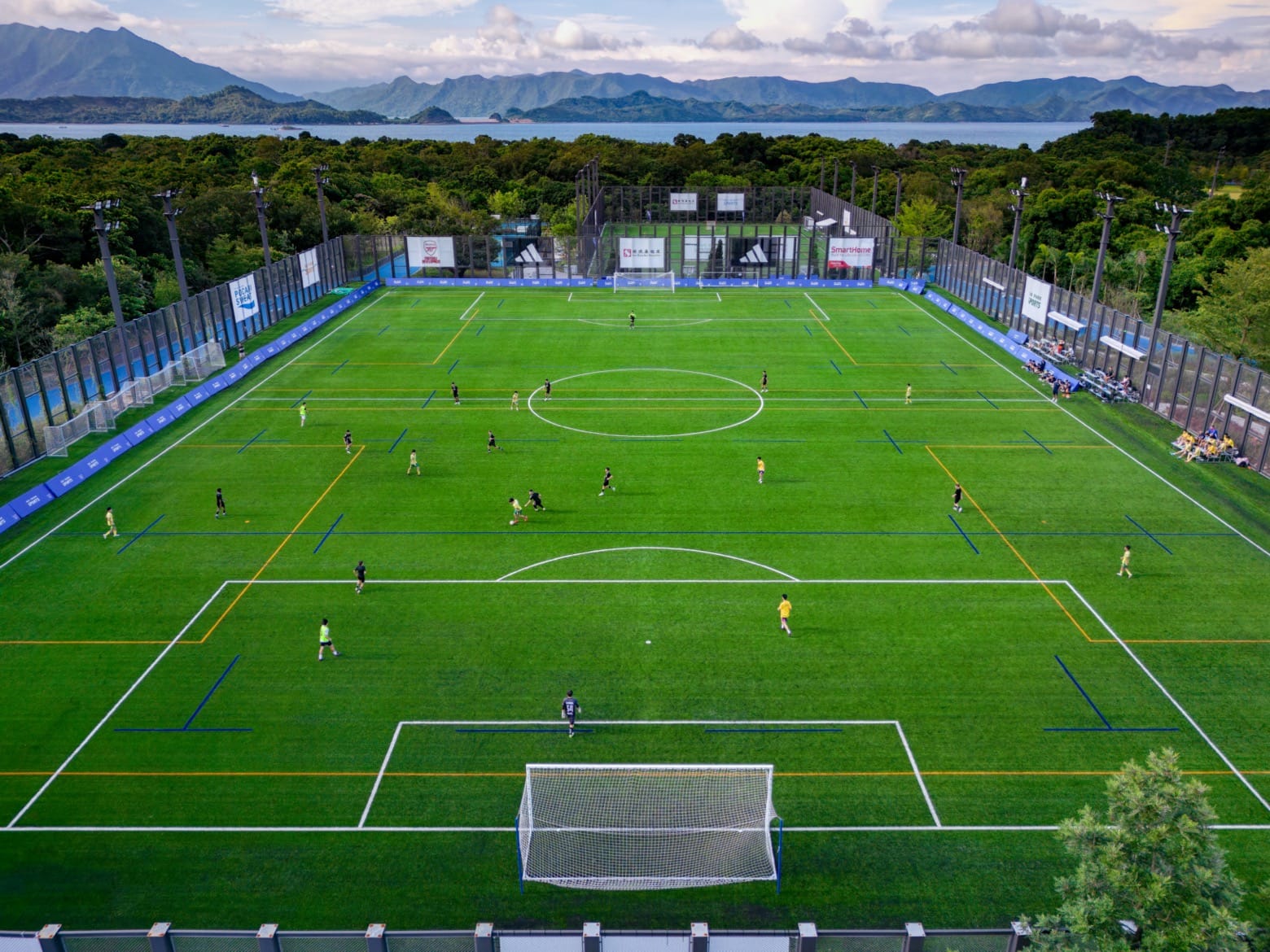 荷甲战报：奥斯汀破门，肖蒂尔建功，兹沃勒2-1海伦芬